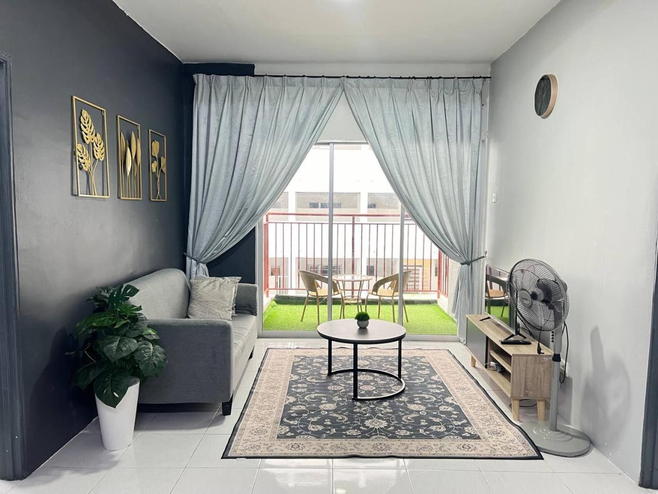 Naufa Muslim'S Homestay At Emerald Avenue ブリンチャン エクステリア 写真